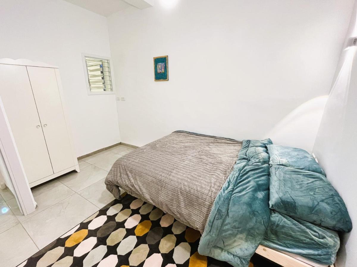 A Cozy 2Bdrm Home In Wadi-Nisnas Haifa Ngoại thất bức ảnh